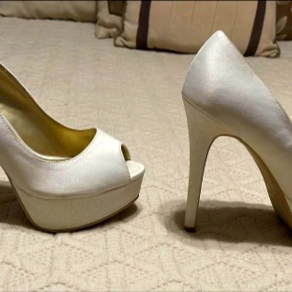 Stilletos - Picture 3 of 5